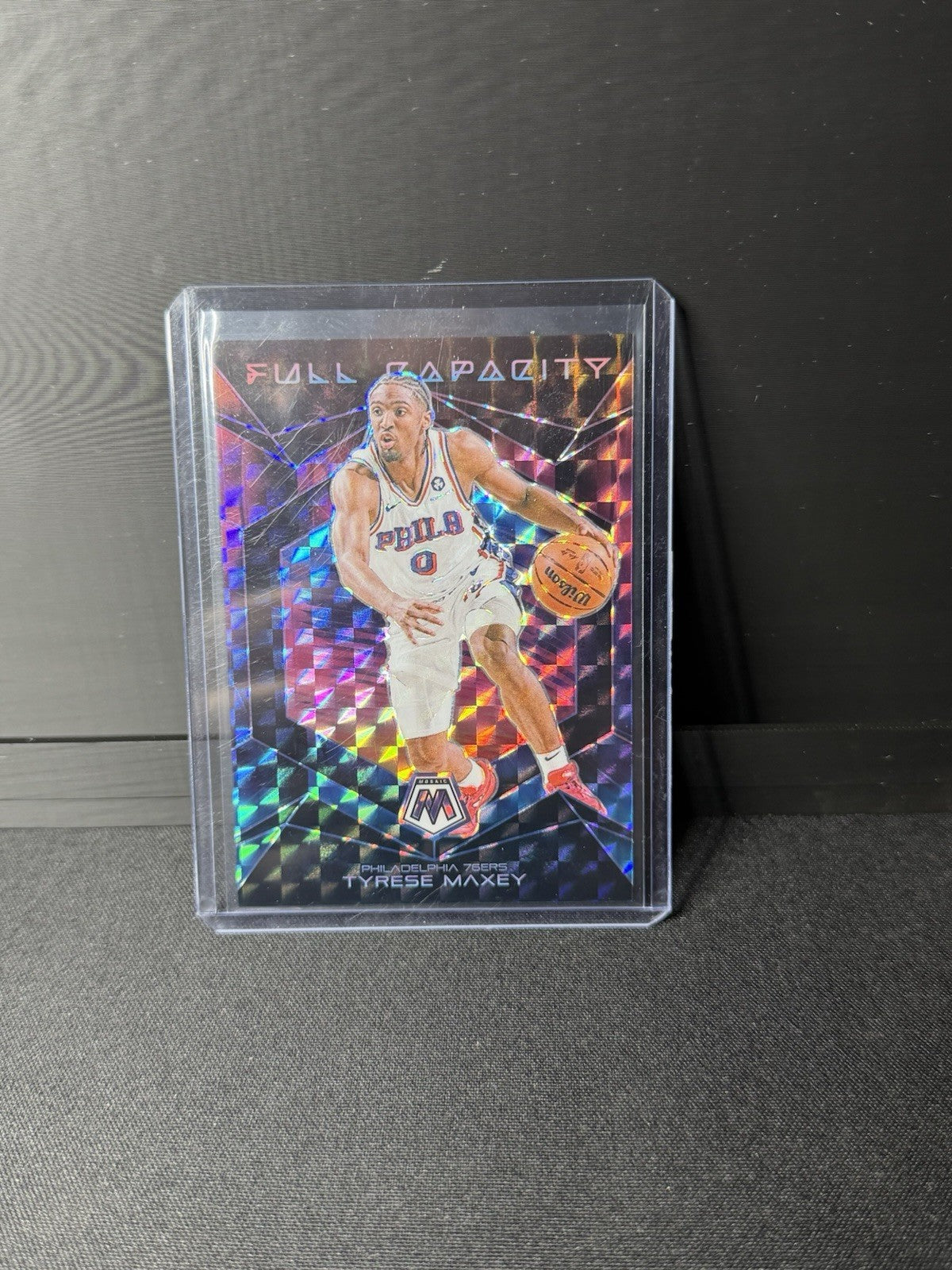 2024-25 Panini Mosaic Tyrese Maxey Full Capacity SP Case Hit0