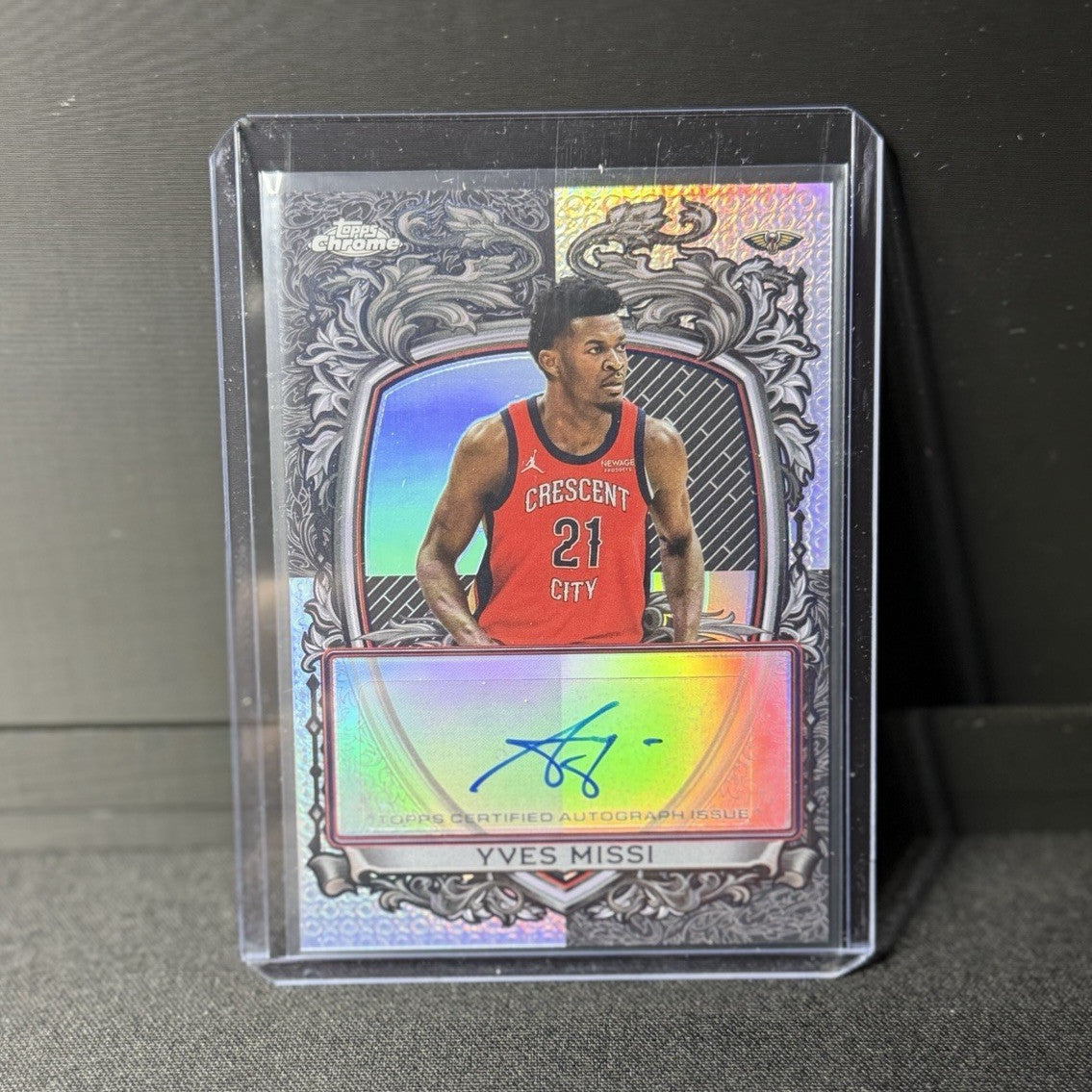 Topps 2025-26 Chrome Basketball Yves Missi Signature Style Refractor Auto SS-YM0