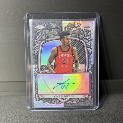 Topps 2025-26 Chrome Basketball Yves Missi Signature Style Refractor Auto SS-YM0